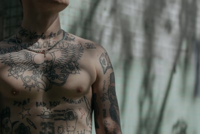 Μοναδικό στα χρονικά: Κλέφτης χτύπαγε… τατουάζ τις ληστείες που έκανε