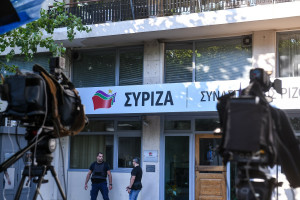 ΣΥΡΙΖΑ: Τουλάχιστον τώρα να πέσει μέσα σε κάποια πρόβλεψή του ο κ. Στουρνάρας