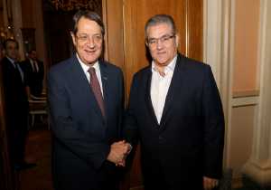 Συνάντηση Αναστασιάδη - Κουτσούμπα για το Κυπριακό