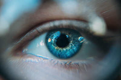 Τεχνητή νοημοσύνη «διαβάζει» στα μάτια τη γενετική αιτία κληρονομικών παθήσεων του αμφιβληστροειδή