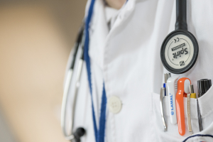 Ιδιωτικό ιατρείο και για τους γιατρούς του ΕΣΥ φέρνει το νομοσχέδιο του υπουργείου Υγείας