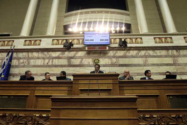 ΣΥΡΙΖΑ: 17 μετακλητοί για 117 βουλευτές - 53 μετακλητοί στην ΝΔ για 75 βουλευτές