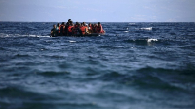 «Πλημμύρησαν» με μετανάστες οι βρετανικές ακτές, 1.295 σε μια ημέρα