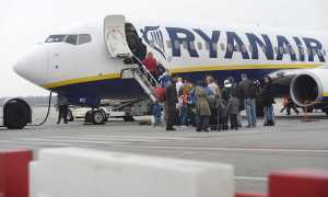Η Κουντουρά πετάει το «μπαλάκι» για την πρόωρη διακοπή πτήσεων της Ryanair