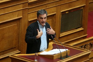 Τσακαλώτος στη Βουλή: Έφεραν τα μνημόνια χωρίς να ρωτήσουν κανέναν και ζητούν εκλογές