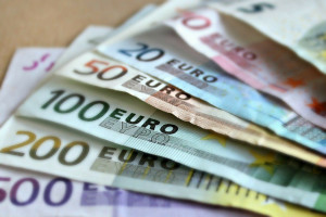 ΟΠΕΚΑ: Συνεχίζονται οι αιτήσεις για το επίδομα των 600 ευρώ