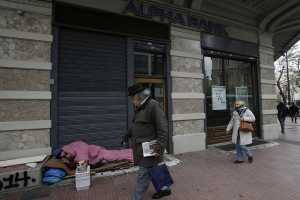 Έκθεση ΓΣΕΕ: Πόσο πιο φτωχοί έγιναν οι Έλληνες από το 2010 και μετά