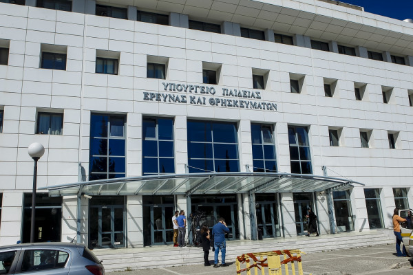 Υπουργείο Παιδείας για «προεκλογικά ρουσφέτια Γαβρόγλου με 70 μετατάξεις»: Το γαρ πολύ της αντιπολίτευσης γεννά fake news