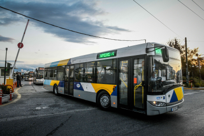 Χαμός σε λεωφορείο του ΟΑΣΘ με οργισμένη επιβάτιδα επειδή δεν φορούσαν μάσκα