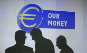 Οριακή πτώση του ευρώ μετά την απόφαση της ΕΚΤ για τα ελληνικά ομόλογα 