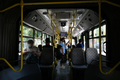 Απίστευτο: Πέταξαν γλάστρα σε οδηγό λεωφορείου του ΟΑΣΑ ενώ ήταν εν κινήσει!