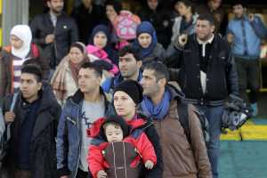 Πάνω από 5.000 πρόσφυγες και μετανάστες στο λιμάνι του Πειραιά 
