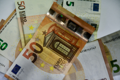 Αιτήσεις για το επίδομα έως 300 ευρώ, το Youth Pass και οι τρόποι «εξαργύρωσης»