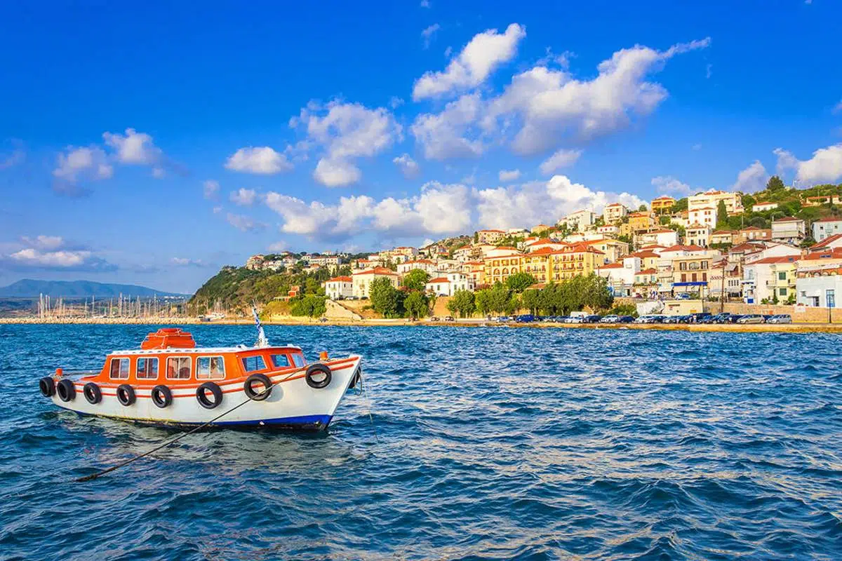 Διακοπές στην Πελοπόννησο: 5 μαγευτικές παραλίες και 5 παραθαλάσσια χωριά όνειρο