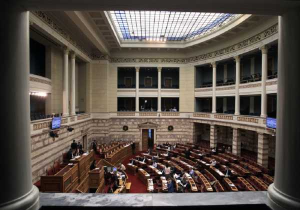 «Έφτασε» το νομοσχέδιο με τα προαπαιτούμενα στη Βουλή - Την Τρίτη η ψήφισή του