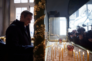 Στο Φανάρι για την Πατριαρχική Θεία Λειτουργία, πριν από τη συνάντηση με τον Ερντογάν, ο Κυριάκος Μητσοτάκης (εικόνες)