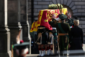 Βασίλισσα Ελισάβετ: Μετά θάνατον συνεχίζει να «σπάει» ρεκόρ - Σχεδόν 4,1 δισεκατομμύρια θα δουν την κηδεία της