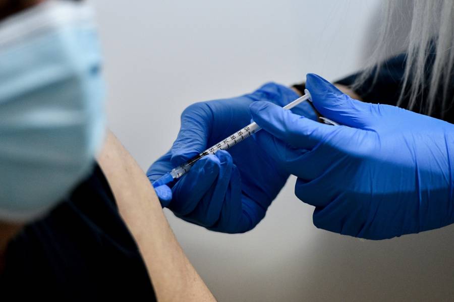 ΗΠΑ: Μόνο το 0,01% όσων έχουν εμβολιαστεί πλήρως προσβλήθηκε στη συνέχεια από κορονοϊό