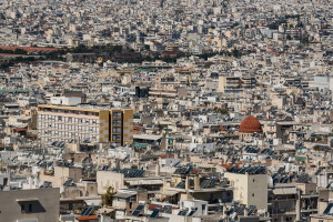 Airbnb: Πότε και πώς επιτρέπεται στις πολυκατοικίες και πότε όχι. Αντιφατικές αποφάσεις δικαστηρίων σε Ναύπλιο και Αθήνα