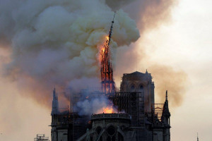 Παναγία των Παρισίων: Έκκληση Τουσκ για βοήθεια - «Η πυρκαγιά υπενθύμισε στους Ευρωπαίους πόσα μπορούμε να χάσουμε»