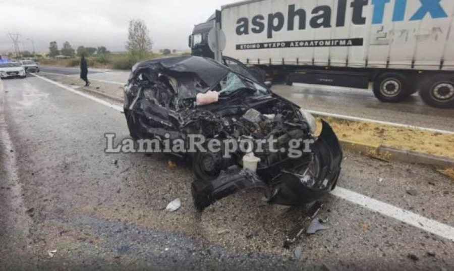 Τραγωδία στην Λαμία: Νταλίκα «διέλυσε» δύο αυτοκίνητα, νεκρή η μια οδηγός