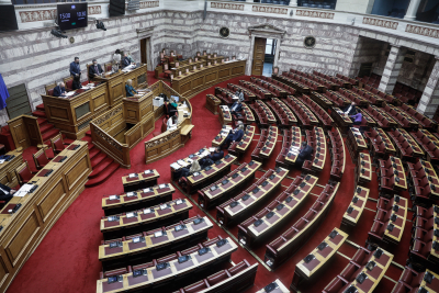 Χωρίς ΚΚΕ και Ελληνική Λύση η ομιλία Ζελένσκι στη Βουλή: Το αίτημα του Βαρουφάκη