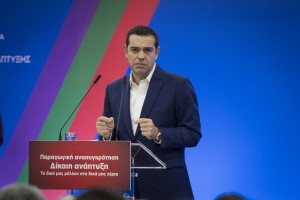 Τσίπρας από τα «Ποσειδώνια»: Η Ελλάδα θα σταθεί στα πόδια της χωρίς δεκανίκια