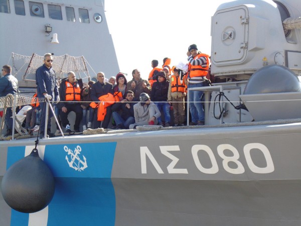 Εντοπίστηκε σκάφος με 120 πρόσφυγες και μετανάστες στην Κάρπαθο