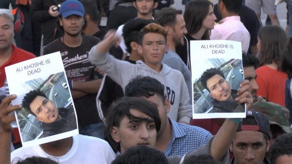 Μυτιλήνη: Πρόσφυγες κατηγορούν ολλανδική ΜΚΟ για θάνατο συμπατριώτη τους (φωτό)