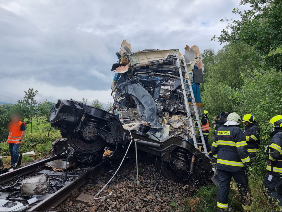 Σύγκρουση τρένων στην Τσεχία: Νεκροί και δεκάδες τραυματίες (εικόνες)