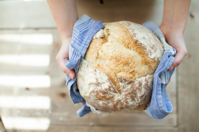 Τα οφέλη του ψημένου ψωμιού και πώς μπορεί να βοηθήσει την υγεία σου