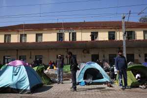 ANSA: «Εγκλωβισμένοι» στην Ελλάδα θα παραμείνουν πρόσφυγες και μετανάστες