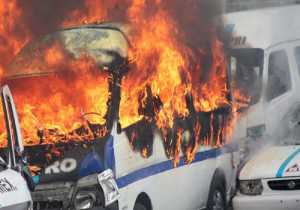 Γαλλία: Πάνω από 900 αυτοκίνητα πυρπολήθηκαν την παραμονή της Πρωτοχρονιάς