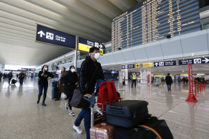 Kορονοϊός: Μπαράζ ελέγχων στα αεροδρόμια για εισαγόμενα κρούσματα