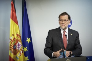 Συγκαλεί υπουργικό συμβούλιο ο Ραχόι για την κατάργηση της αυτονομίας της Καταλονίας