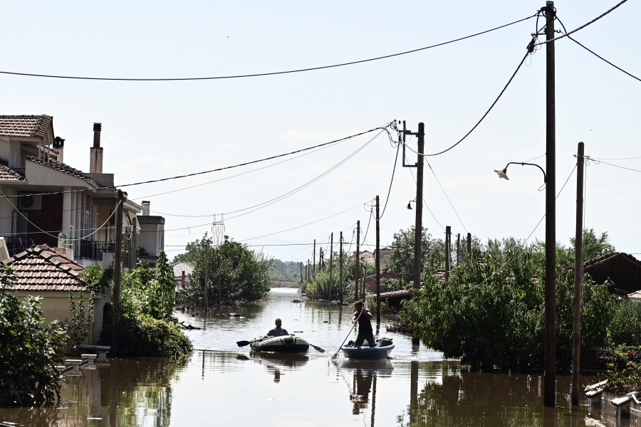 Θεσσαλία: Βιβλική η καταστροφή, οι υγειονομικοί κίνδυνοι από τις λασπολίμνες