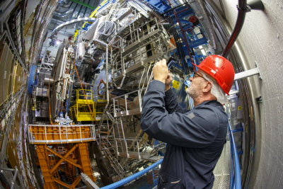 Ανακαλύφθηκαν νέα «εξωτικά» σωματίδια στο CERN: Πεντακουάρκ και τετρακουάρκ ανοίγουν τον δρόμο για... εξακουάρκ