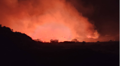 Σε εξέλιξη μεγάλη φωτιά στην Κεφαλονιά - Απειλείται ο οικισμός Σκάλα (βίντεο)