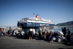 Στον Πειραιά έφτασαν 57 πρόσφυγες από Μυτιλήνη και Χίο
