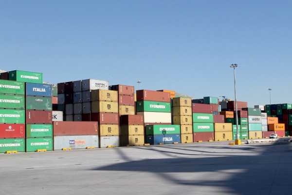 ΕΛΣΤΑΤ: «Βουτιά» εισαγωγών και εξαγωγών τον Ιανουάριο