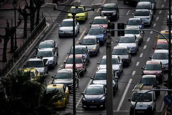 Κυκλοφοριακό κομφούζιο στην Αθήνα: Πού υπάρχει μποτιλιάρισμα - Δείτε LIVE την κίνηση στους δρόμους (χάρτης)