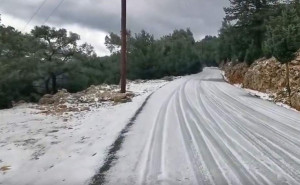 Πρώτη φορά χιόνια στη Σύμη (βίντεο)