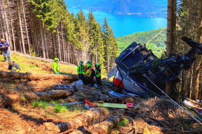 Τραγωδία στην Ιταλία: Τουλάχιστον δεκατρείς νεκροί από πτώση τελεφερίκ κοντά στη λίμνη Ματζιόρε (εικόνες)