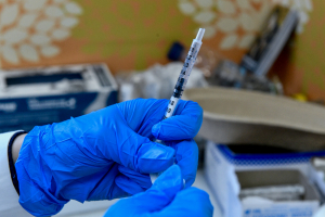 Ευλογιά των πιθήκων: Σύσταση του CDC για εμβολιασμό των υγειονομικών και των εργαζόμενων σε εργαστήρια