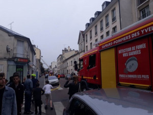 Συναγερμός στη Γαλλία: Μεγάλη φωτιά στις Βερσαλλίες (video)