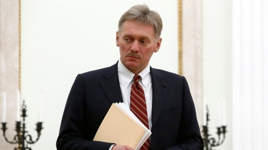 Πεσκόφ για πλαφόν: «Το κόστος του ρωσικού πετρελαίου μετά την εισαγωγή του ανώτατου ορίου τιμών θα αλλάξει»