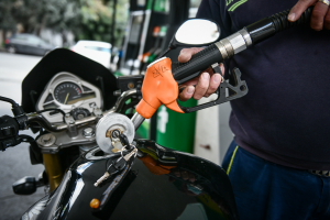 Επίδομα βενζίνης: Ποιοι υποβάλλουν σήμερα αιτήσεις, πότε ανοίγει το Fuel Pass χωρίς ΑΦΜ