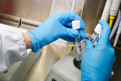 Έφτασε στις ΗΠΑ η μετάλλαξη Όμικρον: Πλήρως εμβολιασμένο το πρώτο κρούσμα