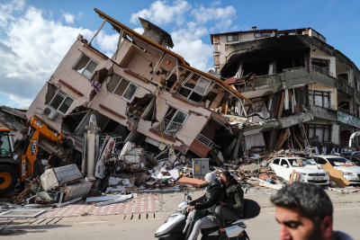 Σεισμός στην Τουρκία: Στήνουν απάτες στα social media, χρησιμοποιούν τη viral εικόνα από την Ελλάδα