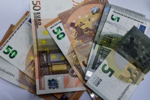 Κατώτατος μισθός: Σε ισχύ από σήμερα η αύξηση στα 713 ευρώ